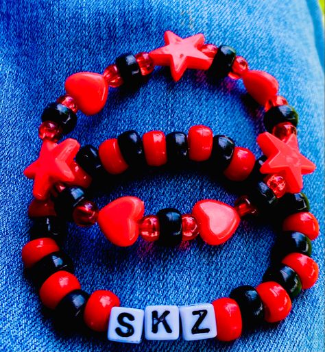 Red Kandi Bracelets, Skz Bracelet, Bread Bracelet, Ideas Pulseras, Bangs Ideas, Tech N9ne, Diy Kandi Bracelets, Diy Kandi, Kandi Ideas