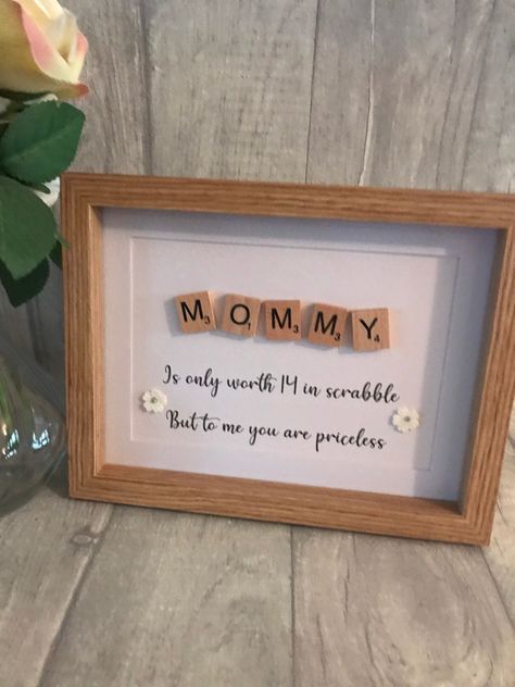 Diy Scrabble, Scrabble Letter Crafts, Mothersday Gifts Diy, Homemade Gifts For Mom, Easy Mother's Day Crafts, Diy Mother's Day Crafts, Scrabble Wall Art, Scrabble Frame, Homemade Mothers Day Gifts