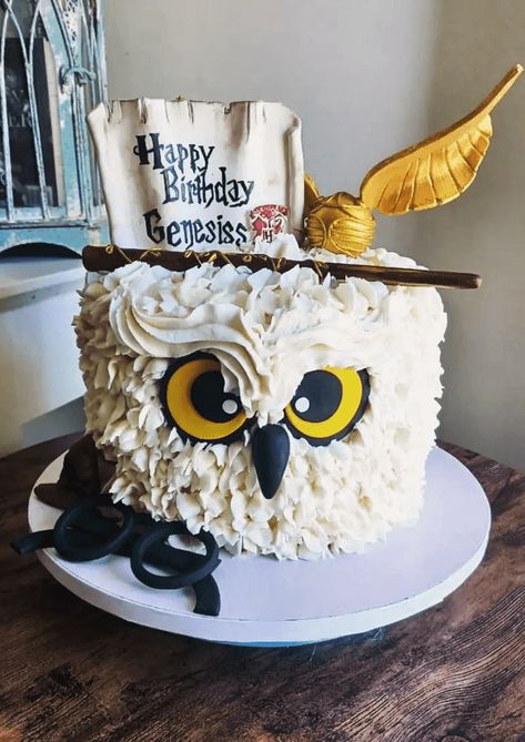 Easy Harry Potter Cupcakes, Diy Hedwig Owl, Harry Potter Owl Cake, Owl Cake Ideas, Hedwig Cake, Harry Potter Treats, Harry Potter Desserts, Gateau Harry Potter, Harry Potter Cupcakes