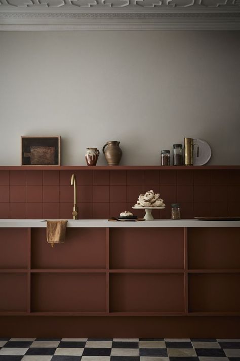 Kitchen units – Muscovado™ 343. Intelligent Eggshell Tiled splashback – Muscovado™ 343. Intelligent Eggshell (over Intelligent ASP) Wall – Slaked Lime - Dark™ 151. Intelligent Matt Emulsion Cornice – Slaked Lime - Mid™ 149. Absolute Matt Emulsion Warm Neutral Paint Colors, Terracotta Paint, Pink Paint Colors, Neutral Paint Color, Casa Country, Made To Measure Blinds, Little Greene Paint, Neutral Paint, Relaxation Room