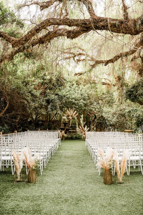 Outdoor ceremony space at Green Gables wedding estate Green Gables Wedding Estate, Green Gables Wedding, Wedding Estate, Wedding Venue Locations, Southern California Wedding Venues, Grass Wedding, California Wedding Venues, Wedding Venue Decorations, Southern California Wedding