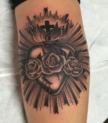 tatuaje sagrado corazon de jesus fondos geniales Corazon Tattoo, Traditional Chicano Tattoos, Guru Tattoo, Tattoo Jesus, Sacred Heart Tattoo, Art Chicano, Sacred Tattoo, Sacred Heart Tattoos, Religious Tattoo