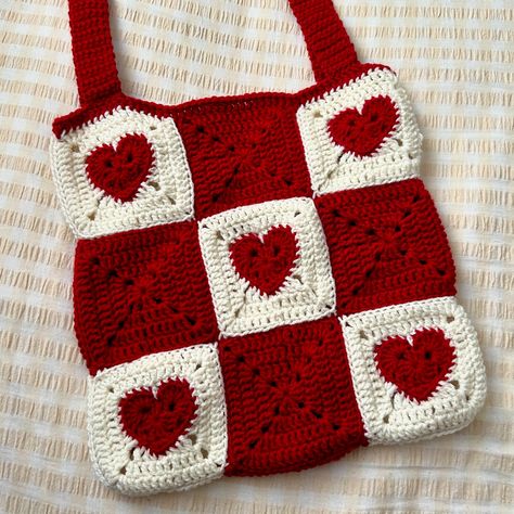 here’s another cute heart tote bag! i made this one a couple of weeks ago but haven’t gotten around to posting it☺️❤️ #’s #crochet #pouch #tapestry #fibreartist #crochetersofinstagram #crochetlove #cute #plushiesofinstagram #crochetaddict #etsy #crochetgift #cutecrochet #cuteamigurumi #smallbusinessaustralia #shopsmall #shoplocal #etsyaustralia #sweater #crochetsweater #ehruhndesigns #yarn #explore #handmade #ribblr #art #bag #coquette #totebag #depop Heart Tote Bag Crochet, Crochet Tapestry Bag, Placemat Patterns, Crochet Placemat, Crochet Placemat Patterns, Heart Tote Bag, Placemats Patterns, Crochet Pouch, Aesthetic Crochet