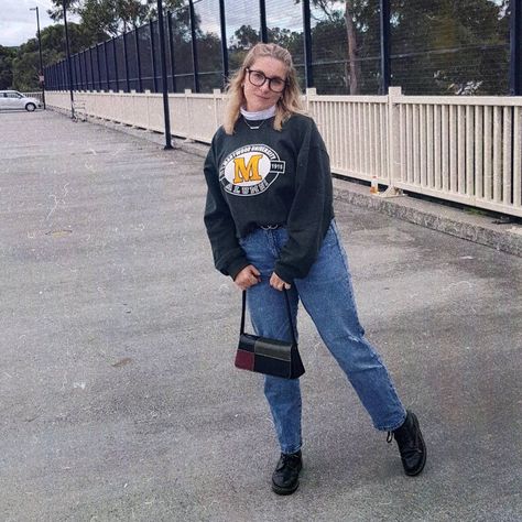 Turtle Neck And Sweatshirt, Depop Jeans, Cotton On Shoes, 90s Autumn, Shoes Doc Martens, White Turtle Neck, Mum Jeans, Turtleneck Outfit, Green Sweatshirt