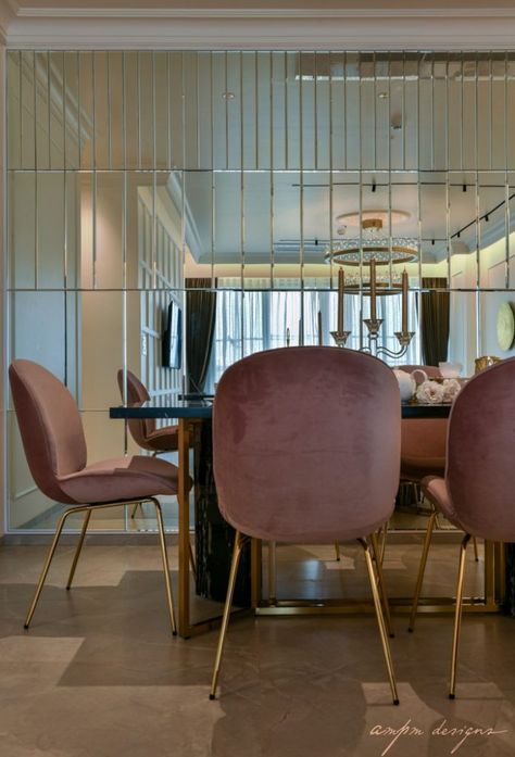 Mirror Panelling Dining Area, Contemporary Dining Room Mirror Wall, Mirror Wall Dining Table, Dining Area Wall Panelling, Dining Table Mirror Wall, Dining Area Mirror Wall, Dining Area With Mirror, Dining Table Wall Design, Dinning Area Design Modern Wall