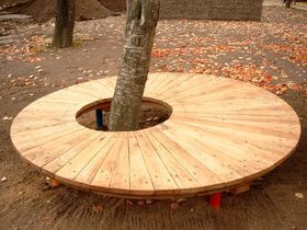 Circle Bench, Bench Around Trees, Tree Seat, Garden Bench Seating, Chill Out, Tree Bench, Under A Tree, Diy Bench, School Garden