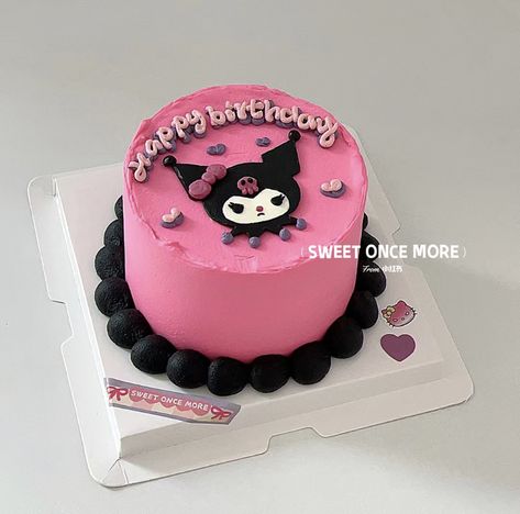 Kuromi Bento Cake, Kuromi Cake Design, Black And Pink Cake Birthdays, Sanrio Cake Ideas, Kuromi Cake Ideas, Pink And Black Cake Ideas, Pastel De Kuromi, Sanrio Cake Birthday, Sanrio Birthday Cake