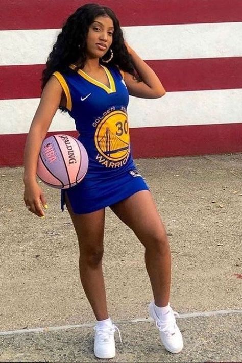 Girls Basketball Clothes, Nba Jersey Dress, Nba Jersey Outfit, Basketball Girls Outfits, Jersey Dress Outfit, Basketball Dress, Basketball Game Outfit Women, Basketball Jersey Outfit, Basketball Game Outfit