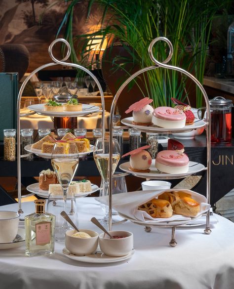 With so many afternoon tea options to choose from in London, we highlight some of the capital's best from the luxury hotels going the extra mile to guarantee a special experience. https://www.johansens.com/inspiration/the-best-afternoon-teas-in-london/ Luxury Afternoon Tea, Ritz Afternoon Tea, Afternoon Tea Party Decorations, Moms 60th, Tea Time Party, Afternoon Tea London, Kids Tea Party, Tea Restaurant, Best Afternoon Tea