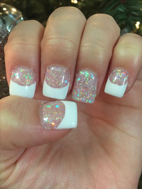 White French tip glitter acrylic nails. Sparkle Nails With French Tip, Glitter French Tip Gel Nails, Glitter French Manicure Acrylic, Nail Ideas White Tips, White Tip Nails With Glitter, Sparkly White French Tip Nails Short, White French Nails With Glitter, French Tips With Glitter Outline, French Tip Acrylic Nails With Glitter