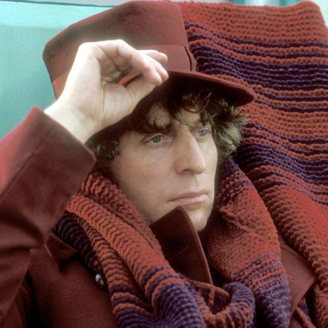 Fourth Doctor, Doctor Who Christmas, Doctor Who Episodes, Tom Baker, 4th Doctor, Classic Doctor Who, Burgundy Scarf, Anthony Anderson, Bbc Doctor Who