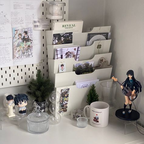 Magazine rack christmas decor Magazine Rack Aesthetic, Magazine Rack Ideas, Anime Room Decor, Kpop Desk, Anime Desk, Study Desk Decor, Desk Inspo, Desk Inspiration, Room Redesign