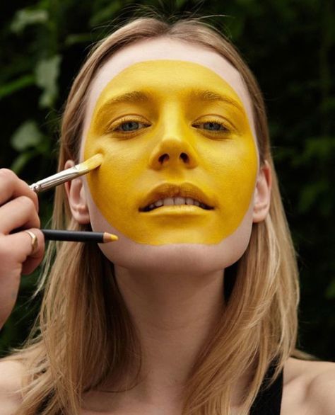 Face Painting Ideas For Halloween, Easy Face Painting Ideas, Painting Ideas For Halloween, Easy Face Painting, Face Painting Ideas, Circle Face, Yellow Circle, Face Painting Easy, Face Paint Makeup