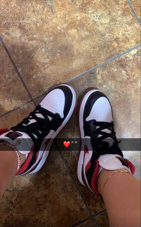 Jordan 1 Gym Red Outfit, Red Air Jordan 1 Outfit Women, Black And Red Jordans Outfit For Women, Jordan Gym Red Outfit, Black Jordan 1 Outfit Women, Red Jordans Outfit For Women, Red Air Jordan 1 Outfit, Red Jordan 1 Outfit, Tenis Nike Jordan