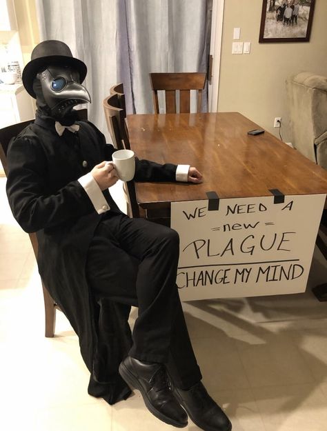 Doctor Stuff, Random Jokes, Plague Doctor Costume, Memes Ramdom, Plague Doctors, Black Plague, Scp 049, Doctor Mask, Doctor Outfit