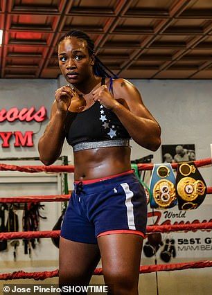 Claressa Shields Boxing, Boxing Stance Reference, Woman Boxing, Womens Boxing, Boxing Stance, Claressa Shields, Boxer Aesthetic, Female Boxers, Body Types Women