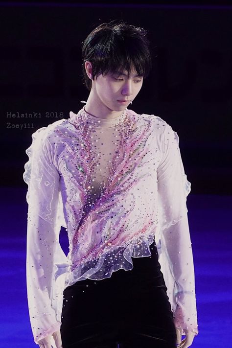 Yuzuru Hanyu Pooh, Skater Outfit, Male Figure Skaters, Javier Fernandez, Figure Skating Outfits, Ice Skating Outfit, Figure Skating Costumes, Ice Show, Skating Outfits