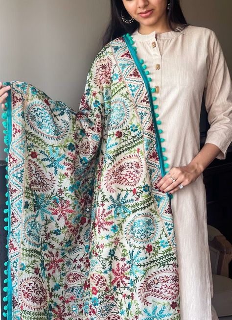 Feb 17, 2019 - It can sometimes feel like a long time to manifest the lifestyle of your dreams. I've compiled together the 7 Day Law of Attraction Guide! Plain Suits Design With Heavy Dupatta, How To Style Phulkari Dupatta, Phulkari Dupatta Suits Modern, Phulkari Dupatta Suits, Heavy Duppata, Dupatta Styling, Phulkari Pants, Khadi Fabric, Stylish Kurtis Design