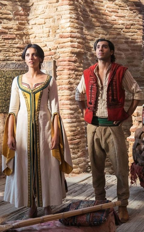 Jasmine and Aladdin Aladdin Wallpaper, Aladdin Live, Mena Massoud, Aladdin Costume, Aladdin Disney, Disney Live Action Movies, Aladdin 2019, Aladdin Jasmine, Jasmine Bridal