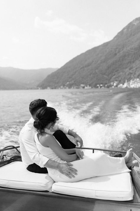 Boat Engagement Photos, Pre Wedding Praia, Boat Photoshoot, Proposal Photoshoot, Proposal Pictures, Private Boat, Yacht Wedding, Greece Photography, Wedding Destinations