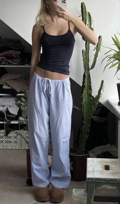 Scandi Girl Aesthetic Outfit, Lounge Aesthetic Outfit, Dark Summer Clothes, At Home Summer Outfits, Pj Aesthetic Outfit, Scandi Girl Outfit, Comfy Pjs Aesthetic, Pijama Pants Outfit, Lounge Outfit Aesthetic