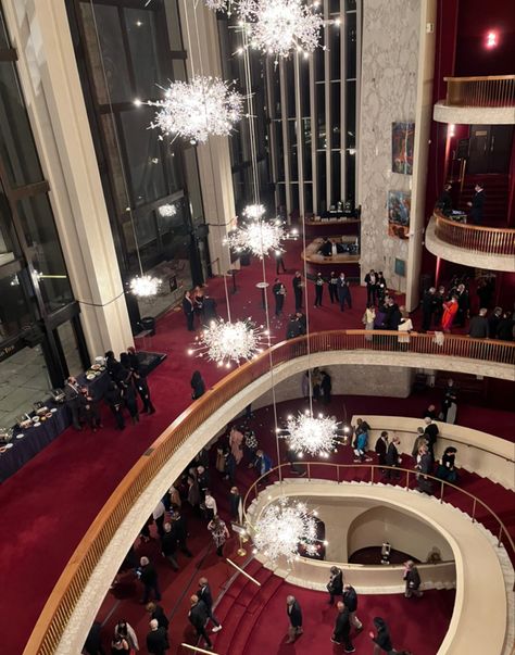 Metropolitan Opera House Nyc, New York Opera, Damien Martinez, Tis The Season For Revenge, Elizabeth Aesthetic, Ny Lifestyle, Opera Night, Auditorium Architecture, Apple City