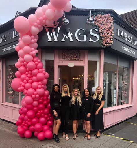 All Lights On You’s Instagram profile post: “Did someone order a balloon garland 🙊💗💗 Good luck to the ladies in Wags opening back up today! Absolutely obsessed with this ombré pink…” Hot Pink Balloon Garland, Pink Balloon Garland, Balloon Inspiration, Galentines Day Ideas, Peggy Porschen, Balloon House, Balloon Designs, 21st Birthday Decorations, Party Tables