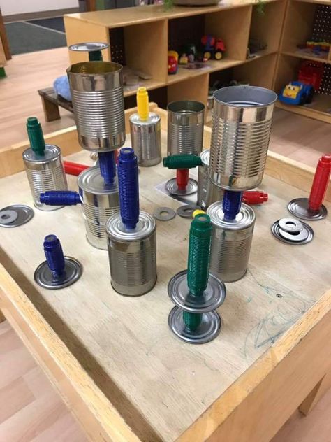 Reggio Wire Provocation, Preschool Loose Parts, Science Table, Reggio Emilia Classroom, Magnet Activities, Curiosity Approach, Emergent Curriculum, Sensory Tubs, Reggio Inspired Classrooms