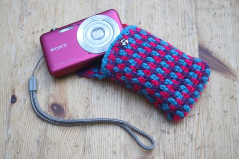 Moss Stitch Crocheted Camera Case Crochet Camera Pouch, Minion Crochet Patterns, Camera Pouch, Camera Keychain, Minion Crochet, Circle Purse, Vintage Messenger Bag, Cute Camera, Crochet Birds