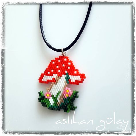 Sinek Mantarı Night Club.. Mushroom Brick Stitch Pattern, Mushroom Beads Pattern, Mushroom Brick Stitch, Seed Bead Mushroom Pattern, Mushroom Pony Bead Pattern, Seed Bead Mushroom, Bead Mushroom, Beading For Beginners, Beaded Mushroom