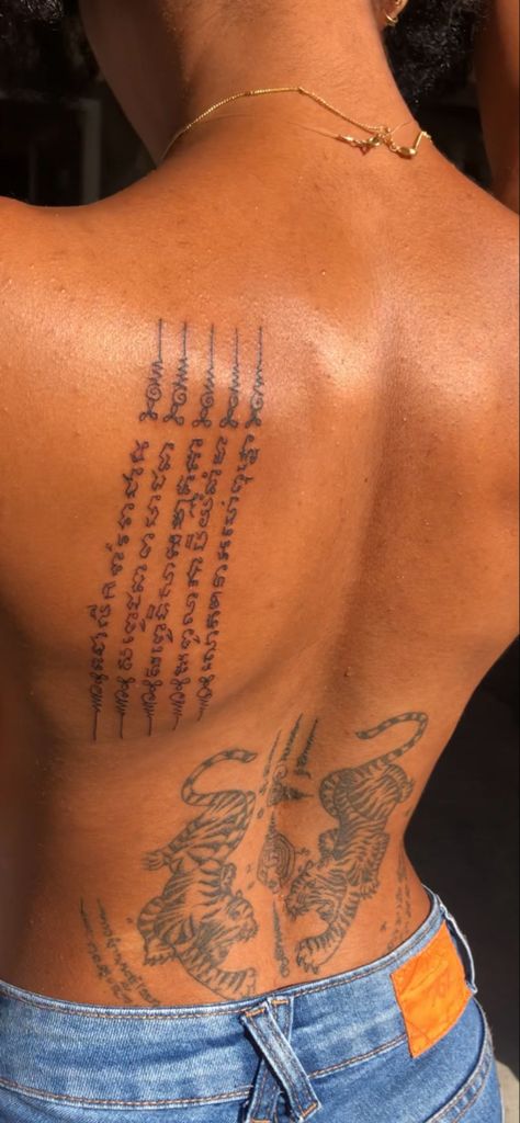 Hah Taew Sak Yant Tattoo, Five Columns Tattoo Thai, Red Feminine Tattoo, Women’s Full Spine Tattoo, Back Tattoo Mural, Vietnamese Tattoo Ideas Symbols, Laos Tattoos For Women, Indian Tattoos For Women India, San Yant Tattoo