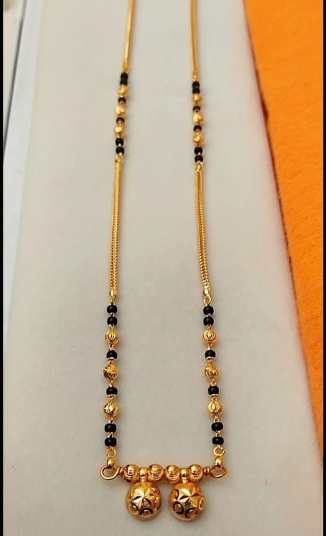 Thali Chains, Fashion Jewelry Necklaces Gold, Mangal Sutra, Couple Ring Design, Mangalsutra Chain, Mangalsutra Design, Black Beads Mangalsutra, Saree Jewellery, Black Beads Mangalsutra Design