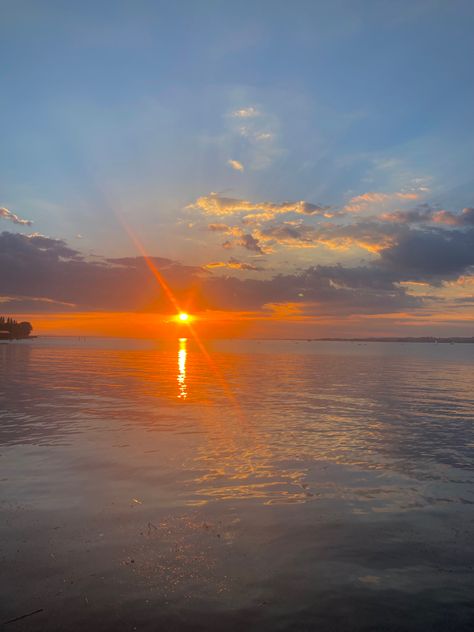 Sunset above Lake Constance Lake Constance, Lake Sunset, Life Aesthetic, Future Life, Alsace, Celestial Bodies, Lake, Travel