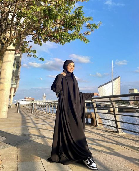 Jilbab Outfits, Islamic Modest Fashion, Modest Outfits Muslim, Outfits Muslim, Outfit Modest, Estilo Hijab, Modest Fashion Hijab, Muslim Outfits Casual, Muslim Fashion Hijab Outfits