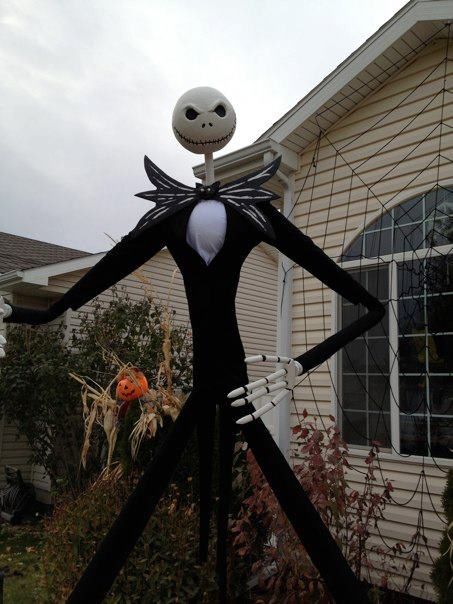 Jack Skellington constructed with PVC piping to stand over 8 ft tall.  Head sculpted by my husband, tie (bat face) sculpted by my 9 yr old daughter and outfit sewn by my 11 yr old daughter & I. Jacket compliments of Goodwill. For Halloween decor at our home in Billings, MT Dekorasi Halloween, Halloween Window Decorations, Nightmare Before Christmas Decorations, Diy Halloween Decor, Nightmare Before Christmas Halloween, Adornos Halloween, Halloween Prop, Halloween Window, Halloween Tattoo