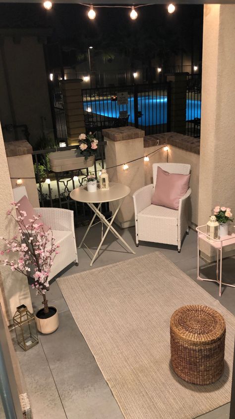 Patio Decor Apartment, Apartment Patio Ideas, Ikea Patio, Small Apartment Balcony Ideas, Friends Apartment, Apartment Decorating Living, Cozy Patio, Apartment Patio Decor, Apartment Patio