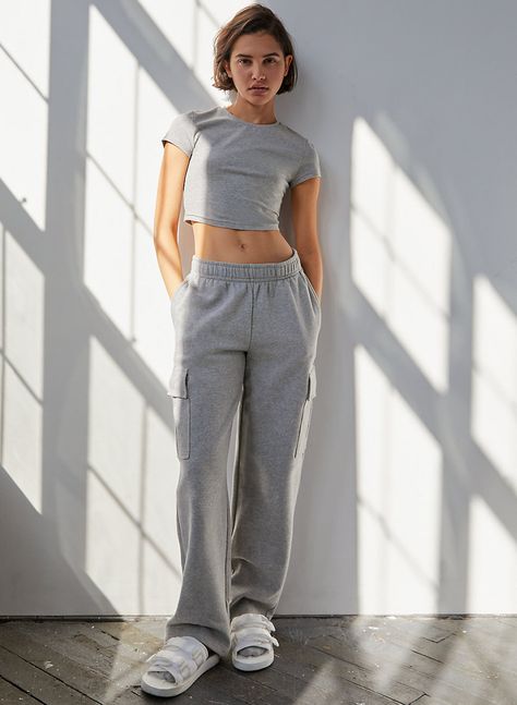 Aritzia Cargo Sweatpants Outfit, Cargo Sweatpants Outfit, Aritzia Cargo, Tna Leggings, Silk Joggers, Cargo Outfit, Tartan Pants, Cargo Sweatpants, High Waisted Dress Pants