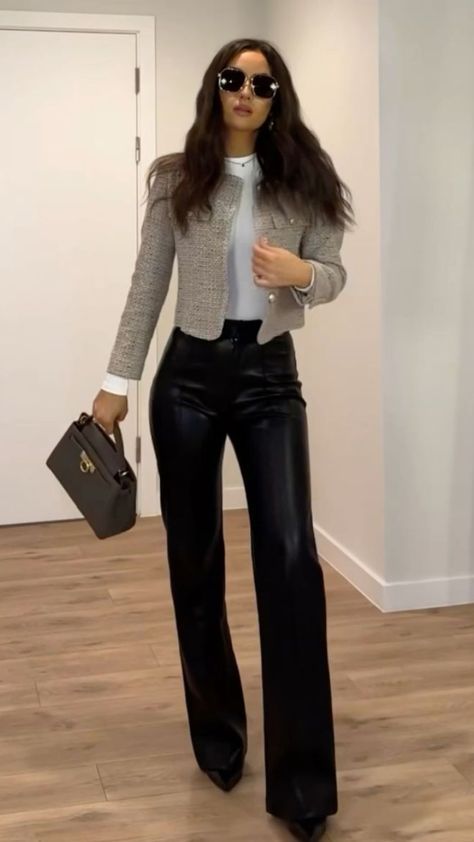 Leather Pants Outfit Business Casual, Business Party Outfits For Women, Christmas Party Pants Outfit Classy, Winter Classy Outfits Night, Pant Wedding Outfit Guest, Blazer Azul Marino Mujer Outfit Casual, Cocktail Lounge Outfit, Old Money Outfits Black Pants, Outfit Pantalon Piel