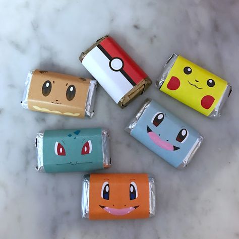 Pokemon Party Diy Decorations, Pokemon Party Favors Diy, Pokemon Birthday Party Favors, Diy Pokemon Birthday Party, Pokemon Birthday Party Ideas, Pokemon Snacks, Pokemon Candy, Pokemon Party Favors, Pokemon Balloons