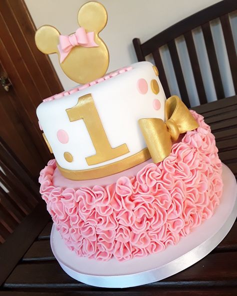 Minnie First Birthday Cake, Minnie Mouse Tier Cake, Minnie Mouse Birthday Cakes 1st, Mini Mouse First Birthday Party Ideas, Pastel Minnie Mouse Rosa, Minnie Cake Ideas, Mini Mouse First Birthday, Minnie Mouse Cake Ideas, Pink Minnie Mouse Cake