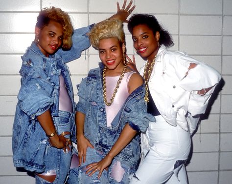 Before there was Destiny's Child, before there was TLC, before En Vogue, there was Salt-N-Pepa, arguably the sassiest of all the urban girl groups. 80s Hip Hop Fashion, Hip Hop Style Women, Hip Hop Style Outfits, Mode Old School, 90s Party Outfit, 90s Fashion Outfits Hip Hop, Salt N Pepa, 80s Hip Hop, Style Année 90