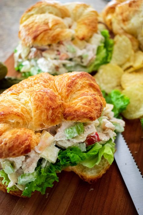 Chicken Salad Croissant Sandwich, Canned Chicken Salad Recipe, Buffalo Chicken Pizza Recipe, Chicken Salad Croissant, Greek Yogurt Chicken Salad, Yogurt Chicken Salad, Chicken Salad Sandwich Recipe, Chicken Salad With Grapes, Delicious Chicken Salad