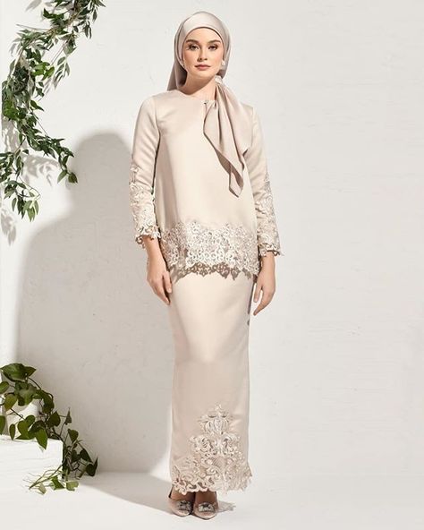 Kebaya Melayu, Baju Kurung Moden Style, Raya 2023, Gif Ig, Kurung Modern, Batik Dress Modern, Eid Fashion, Elegant Fashion Outfits, Baju Kurung Moden