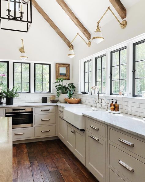 Jean Stoffer, Rustic Modern Farmhouse, Sink Kitchen, Kitchen White, Farmhouse Kitchen Design, Classic Kitchen, Dark Cabinets, Cabinets Kitchen, Modern Farmhouse Kitchens