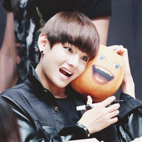 #TAEHYUNG #V #BTS Annoying Orange, Taehyung Fanart, I Love Bts, Bts Members, Incheon, Rap Monster, Daegu, What’s Going On, Bts Bangtan Boy