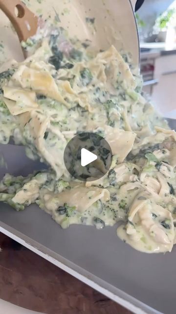 Healthy Food Facts - Tips | Creamy chicken and broccoli sheet pan lasagna.  Great content by @maxiskitchen for more easy and delicious recipes. 

inspired... | Instagram Chicken And Broccoli Sheet Pan, Sheet Pan Lasagna, Creamy Chicken And Broccoli, Pan Lasagna, Shredded Rotisserie Chicken, Busy Mom Recipes, Rotisserie Chicken Breast, Kids Dinner, Fresh Tomato Recipes