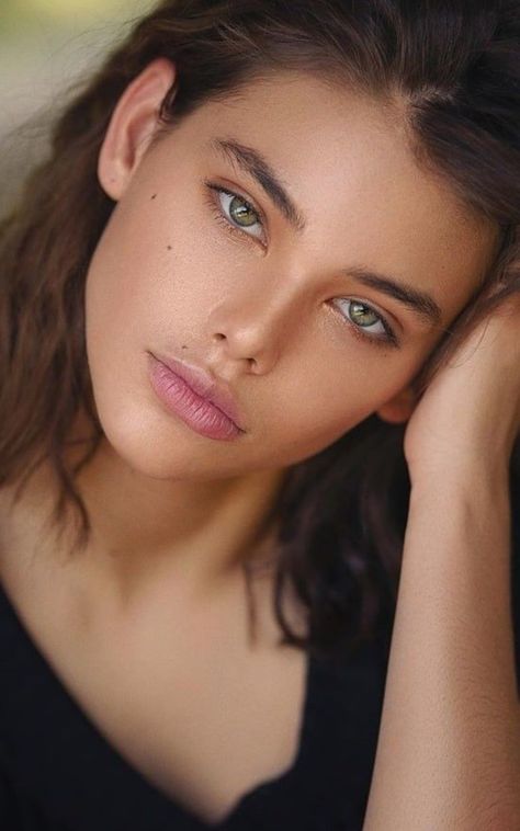 Model Eyes, Laneya Grace, Physical Beauty, Girl Thinking, Famous Models, Pure Beauty, Pretty Eyes, Beautiful Smile Women, Portrait Girl