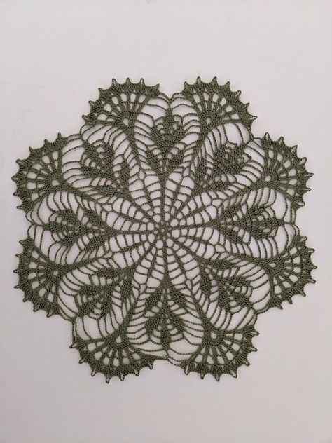 Reference: https://www.stranamam.ru/post/12017802/ With size 1.5mm crochet hook and Aunt Lydias classic 10 crochet thread color Olive. Finished size after block is 14 inches in diameter. Aunt Lydia Crochet Thread Patterns, 5mm Crochet Hook, Crochet Thread Patterns, Grandma Vibes, Crochet Thread Size 10, Crochet Thread, Irish Lace Crochet, Crochet Home Decor, Crochet Inspiration