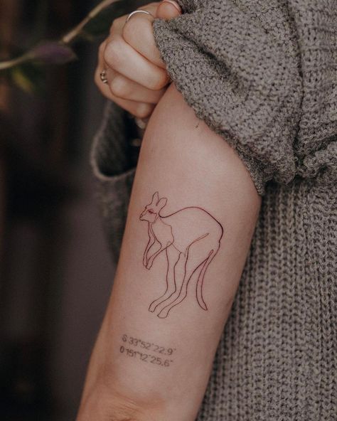 Simple Kangaroo Tattoo, Kangaroo Tattoo Design, Australian Tattoo Ideas, Australia Tattoo Ideas, Kangaroo Tattoo, Sydney Tattoo, Blonde Art, Australia Tattoo, Australian Tattoo