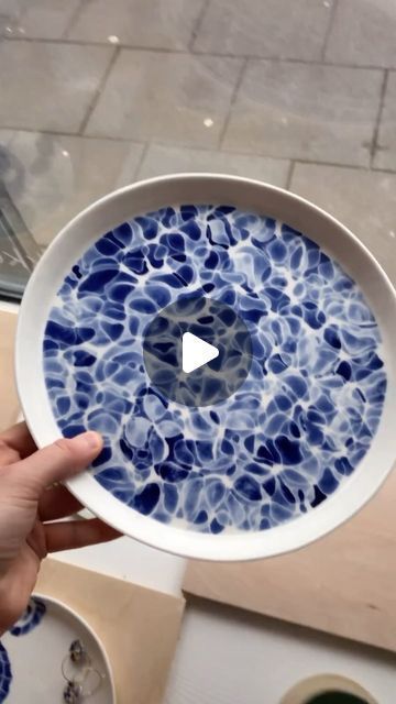 Underglaze Pottery, Ceramic Art Painting, Modern Ceramics Design, Pottery Patterns, Glazing Techniques, Pottery Videos, Pottery Workshop, Raku Ceramics, Ceramic Artwork